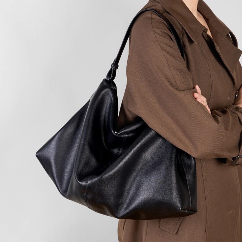 Bolso de Hombro de Cuero Genui - Luxury Bags Quiet reseña y precio