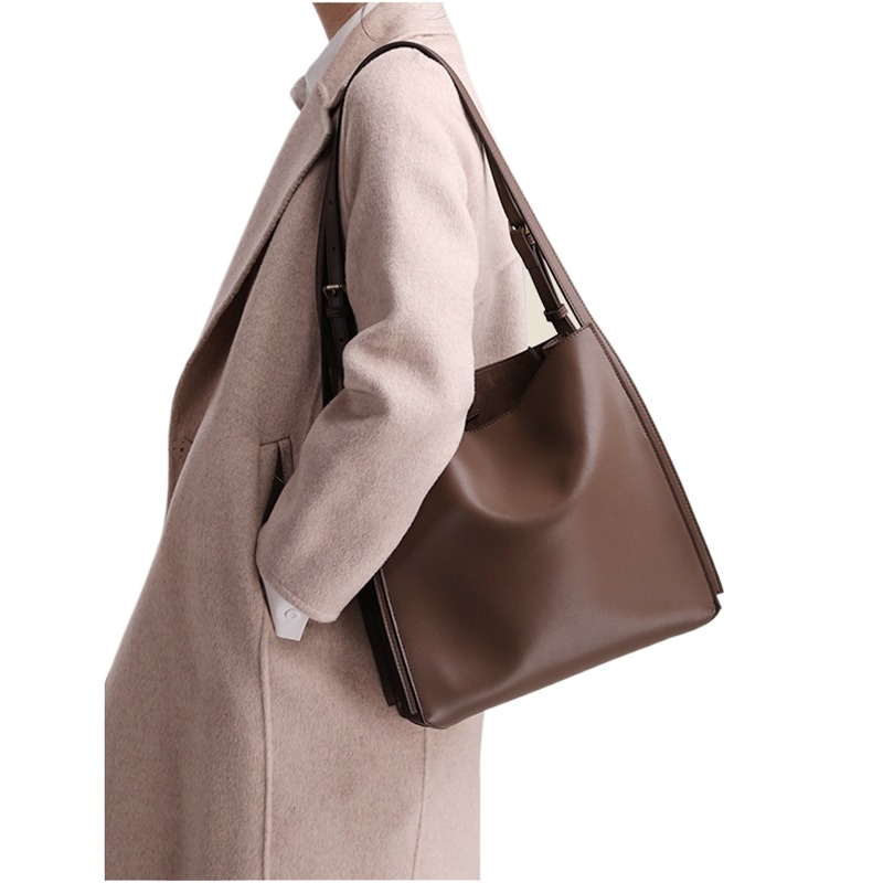 Bolso Tipo Cubo de Cuero Genui - Luxury Bags Quiet reseña y precio